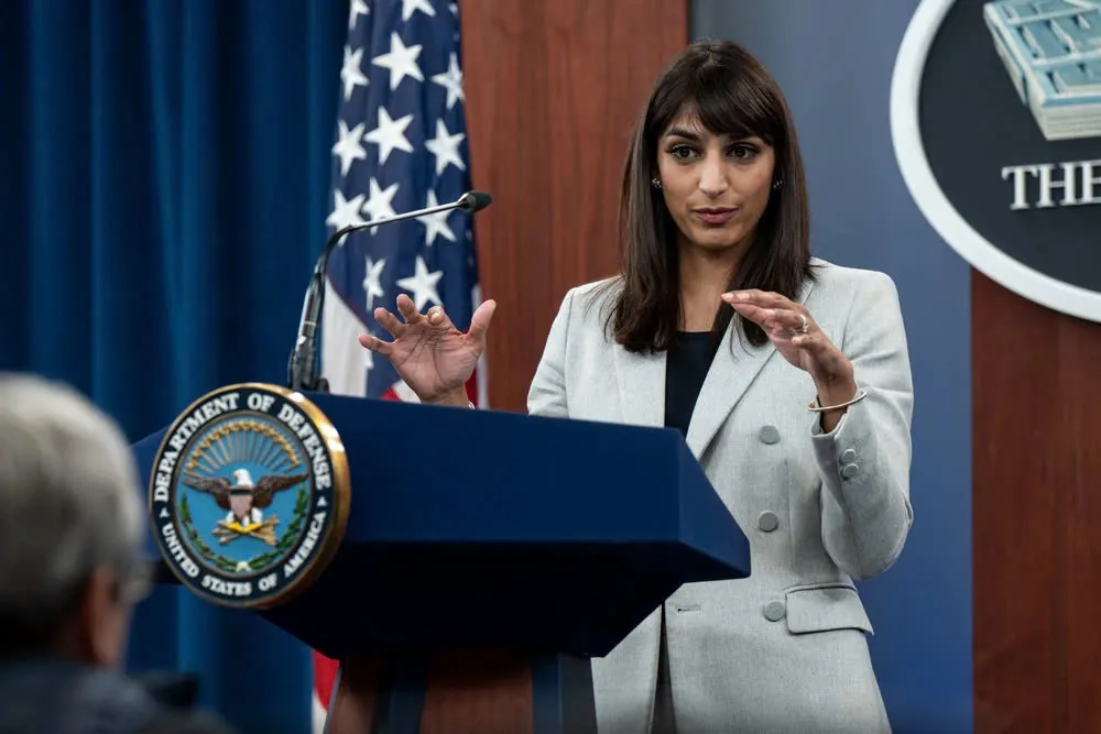 Phó phát ngôn viên Lầu Năm Góc Sabrina Singh vừa lên tiếng về thông tin F-16 rơi ở Ukraine. Ảnh: DVIDSHUB tiêm kích F-16 rơi ở Ukraine