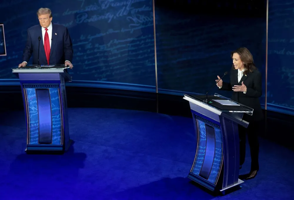 Phó Tổng thống Mỹ Kamala Harris và cựu Tổng thống Mỹ Donald Trump trong phiên tranh luận. Ảnh: GETTY IMAGES bea3d53d-88dd-408e-9f55-da2f2fe5b4a3.jpg