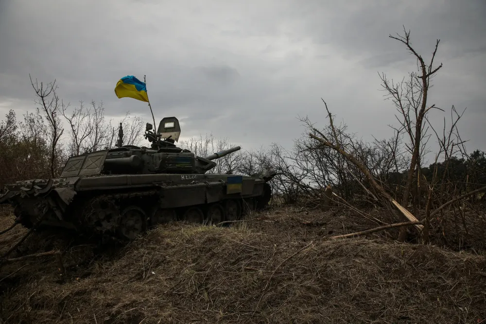 Binh sĩ Ukraine hoạt động trên chiến trường tỉnh Kharkiv. Ảnh: THE KYIV INDEPENDENT chiến sự Nga-Ukraine