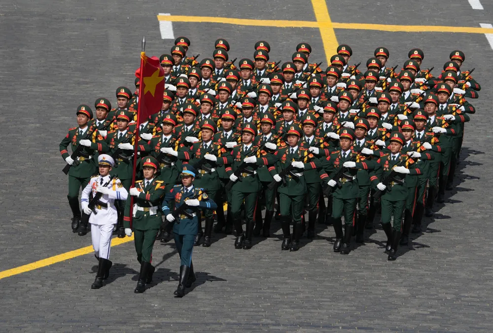 Khối Quân đội Nhân nhân Việt Nam trong sự kiện duyệt binh kỷ niệm 80 năm Ngày Chiến thắng. Ảnh: RIA NOVOSTI RIA-8920078-HR-9671-1746780155.jpg