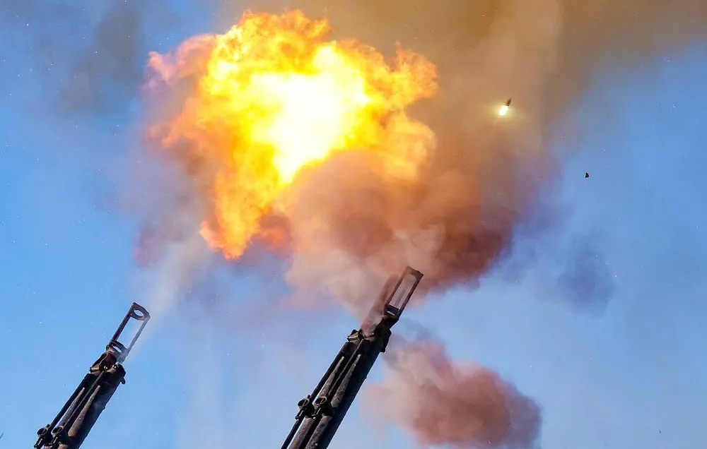 Nga khai hỏa pháo trên chiến trường Ukraine. Ảnh: TASS