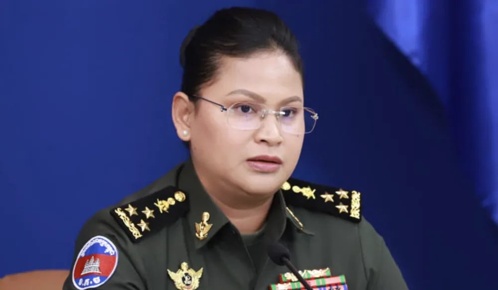 đạn pháo giao tranh rơi trên đất Lào