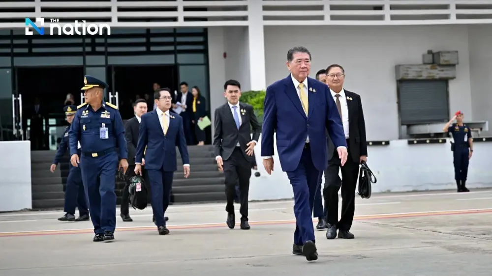 Quyền Thủ tướng Thái Lan Phumtham Wechayachai chuẩn bị bay sang Malaysia trưa 28-7. Ảnh: NATION THAILAND