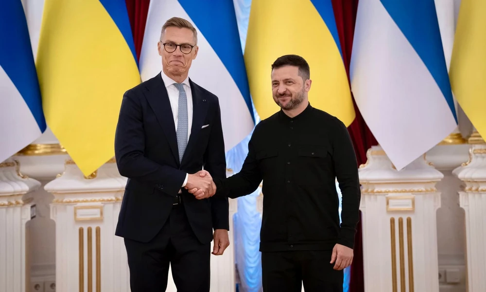 Tổng thống Ukraine Volodymyr Zelensky (phải) và Tổng thống Phần Lan Alexander Stubb tại Kiev ngày 11-9. Ảnh: TELEGRAM
