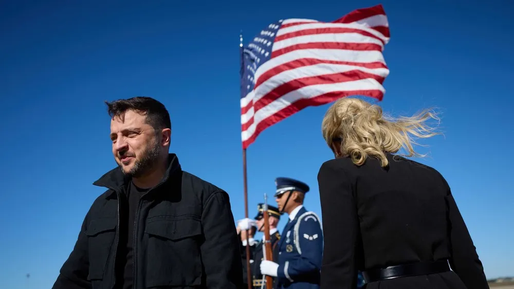 Tổng thống Ukraine Volodymyr Zelensky đến Washington DC ngày 16-10, trước thềm cuộc gặp dự kiến với Tổng thống Mỹ Donald Trump vào ngày 17-10. Ảnh: Văn phòng Tổng thống Ukraine