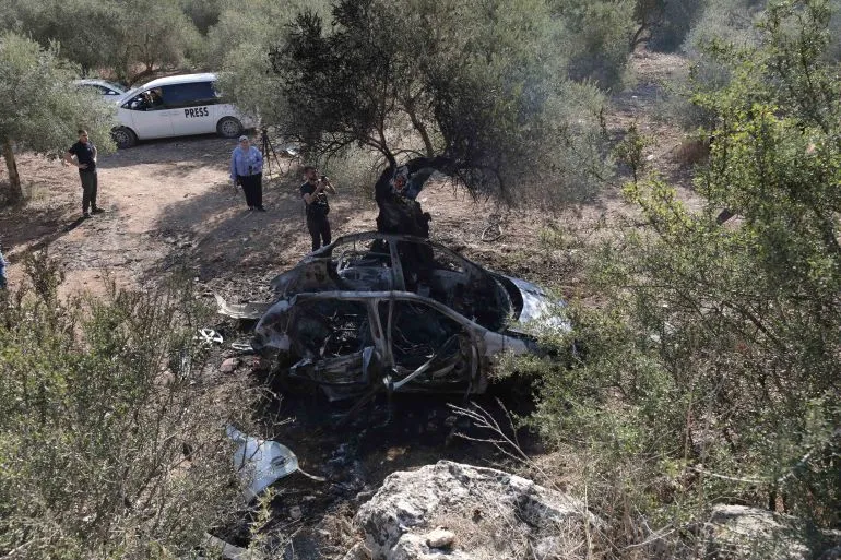 Chiếc ô tô được cho là bị quân đội Israel tấn công tại khu vực Bờ Tây ngày 28-10. Ảnh: Nedal Eshtayah/Anadolu