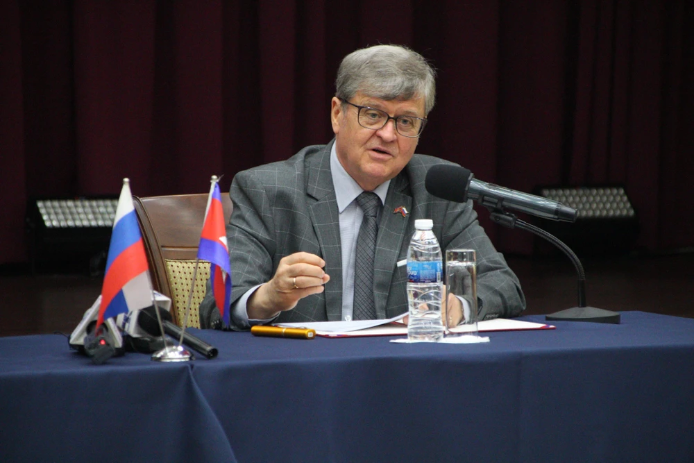 Anatoly Borovik nga campuchia thái lan.jpg