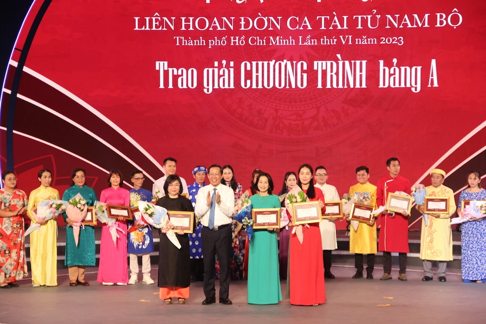 an-tuong-chuong-trinh-nghe-thuat-don-ca-tai-tu-nam-bo-di-san-toa-sang-8.JPG