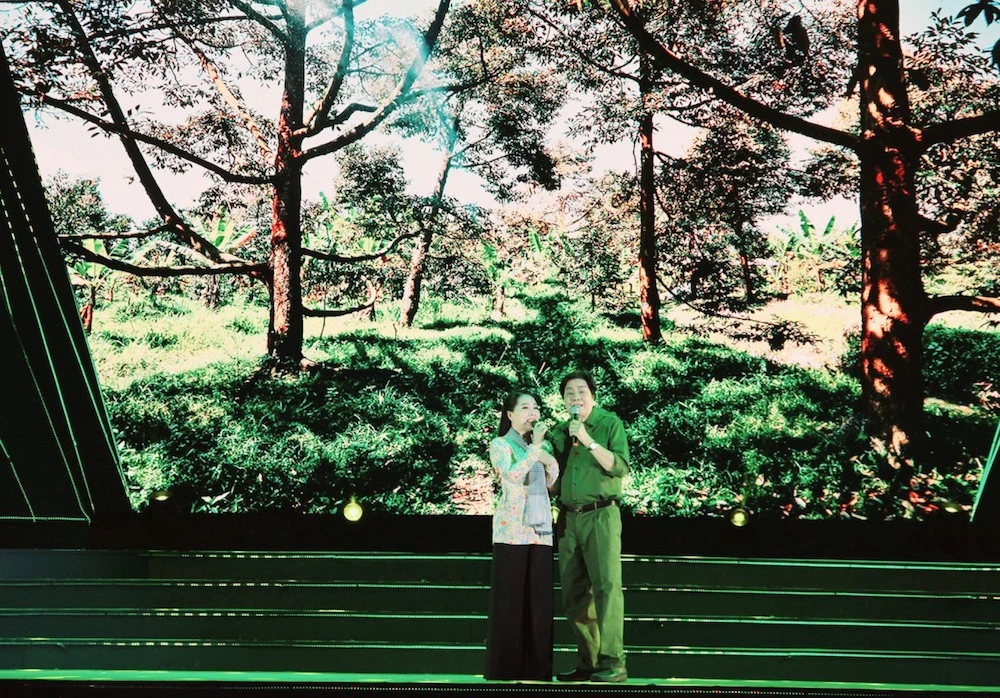 "Rồi sầu riêng lại trổ bông" do NSND Trọng Hữu – NSƯT Thu Vân trình diễn. Ảnh: Hải Yến. dac-sac-chuong-trinh-nghe-thuat-vang-mai-khuc-quan-hanh-11-658.jpg