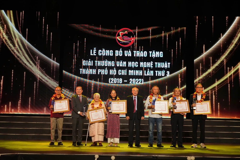 văn học nghệ thuật 3.jpg