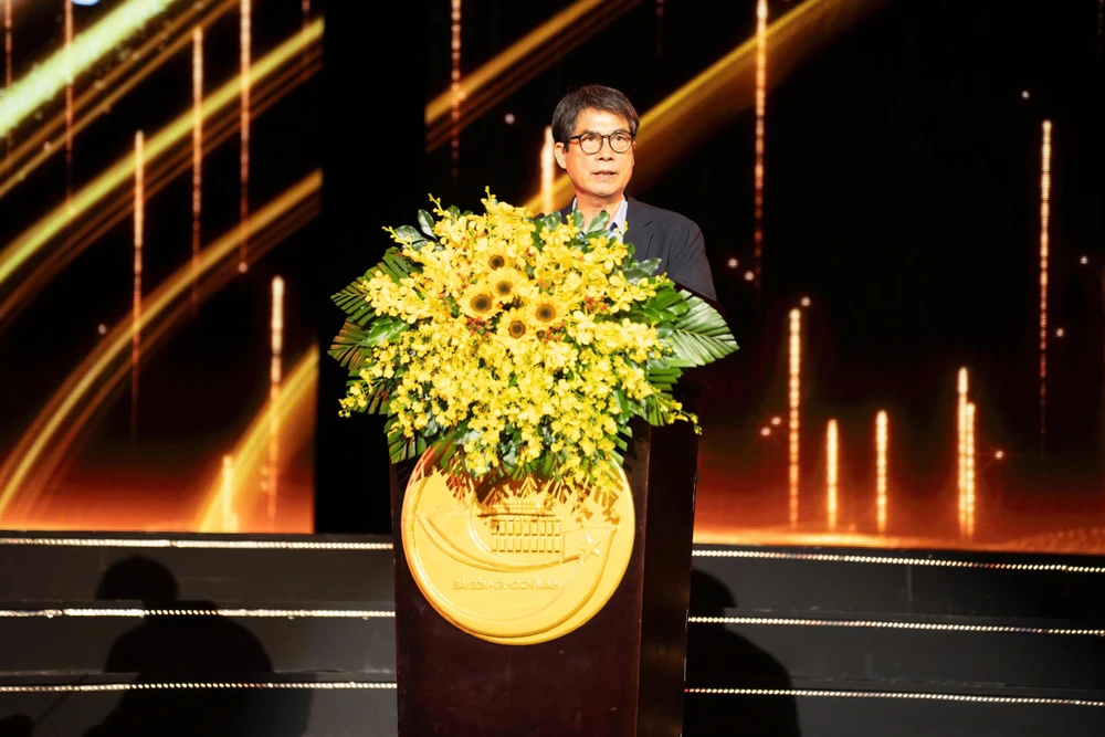 văn học nghệ thuật 4.jpg