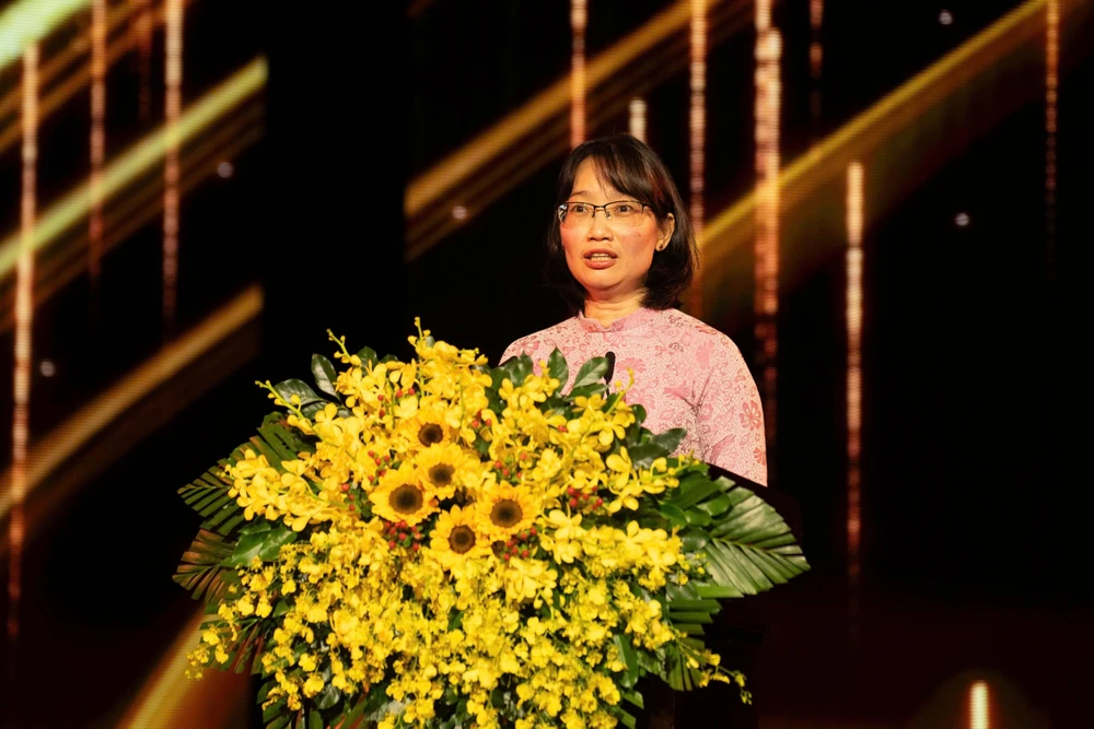 văn học nghệ thuật 5.jpg