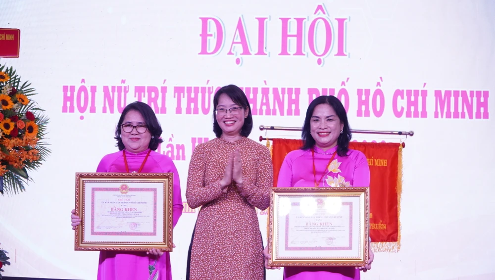 Hội nữ Trí thức 4.JPG