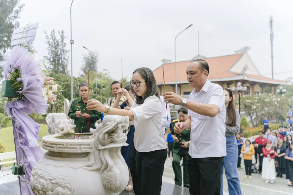 sinh viên Lào 2.JPG