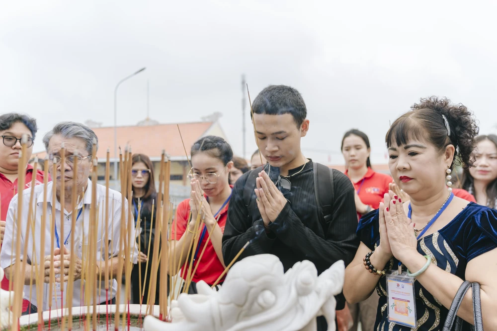 sinh viên Lào 3.JPG