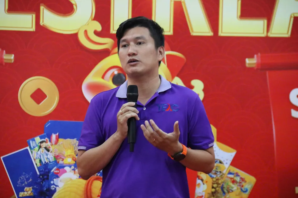 công nhân khó khăn.jpg