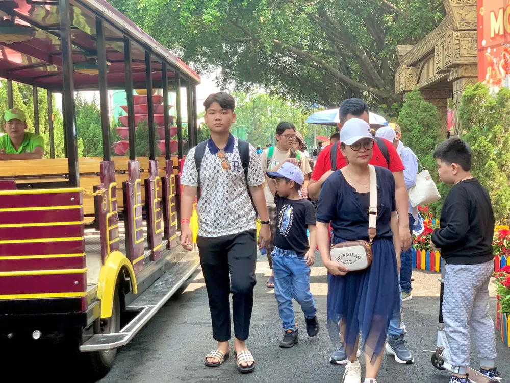 vui Tết cùng thành phố 2.jpg