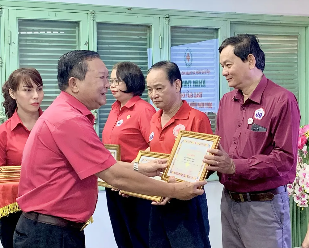 Hội chữ thập đỏ 1.jpg