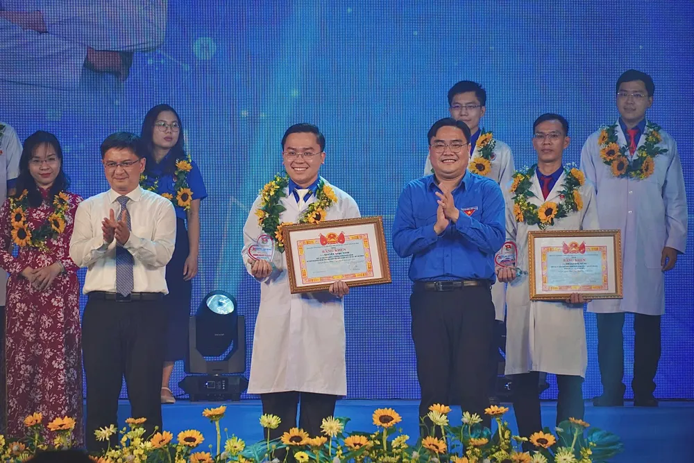 Giải thưởng Phạm Ngọc Thạch 3.jpg