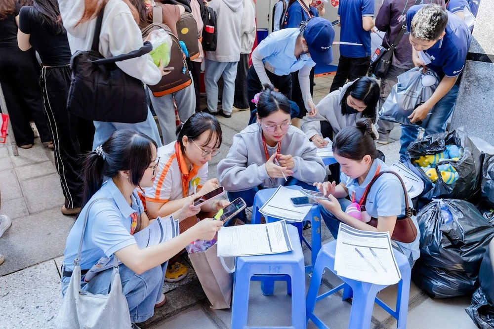 Hơn 10.000 sinh viên tham gia Ngày hội việc làm. ngày hội việc làm 3.jpg