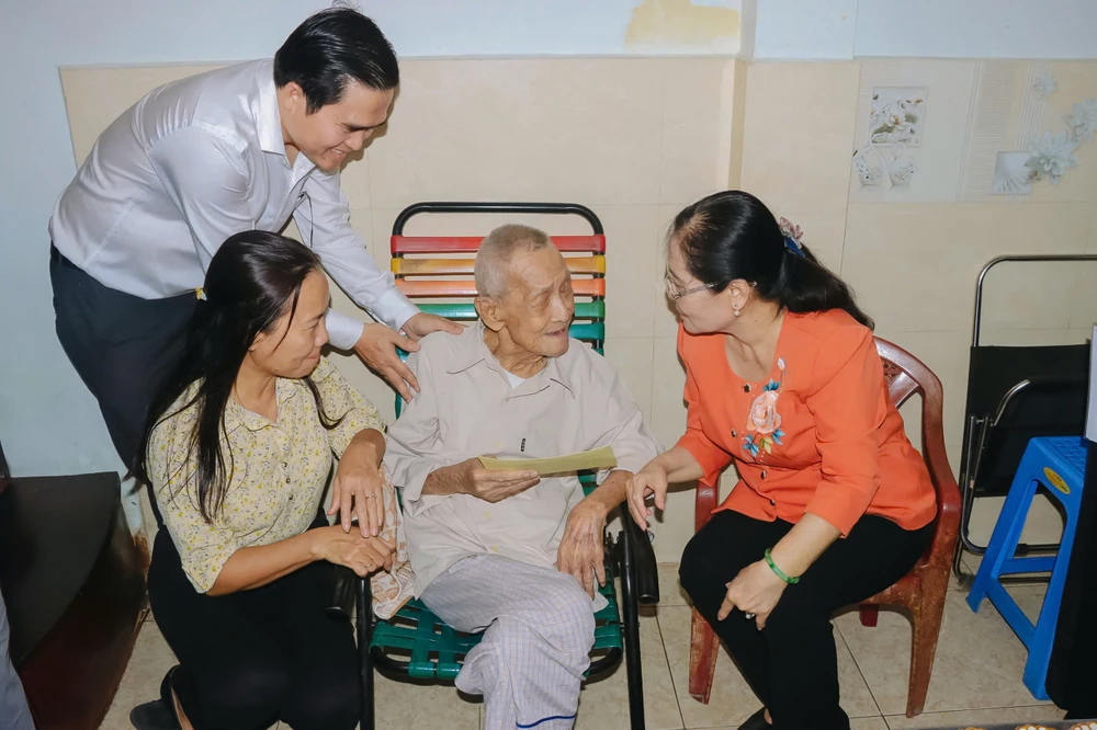 Mẹ Việt Nam Anh hùng 11.jpg