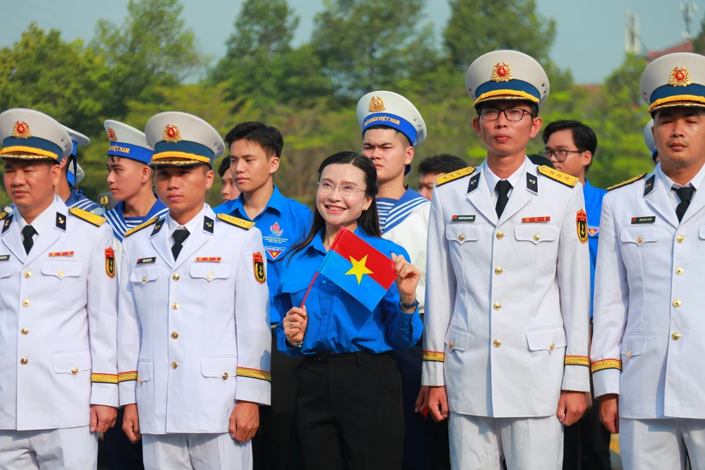 Bà Nguyễn Phạm Duy Trang, Bí thư Trung ương Đoàn, Chủ tịch Hội đồng đội Trung ương, tại chương trình. đảo quê hương 7.JPG