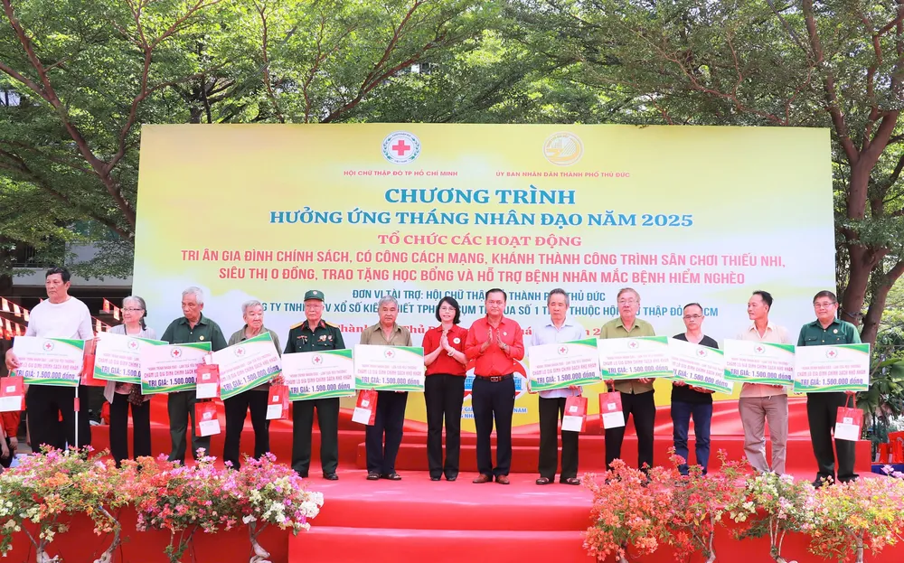 Hàng loạt hoạt động thiết thực, giàu ý nghĩa đã đồng loạt diễn ra tại 5 địa phương thuộc TP.HCM, với sự tham dự của Hội Chữ thập đỏ 63 tỉnh, thành trên cả nước. tháng nhân đạo 3.jpg