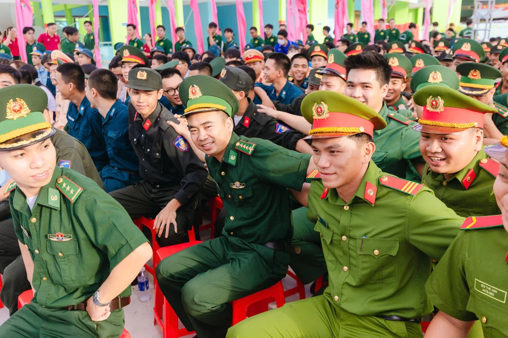 chiến sĩ tình nguyện 9(1).jpg