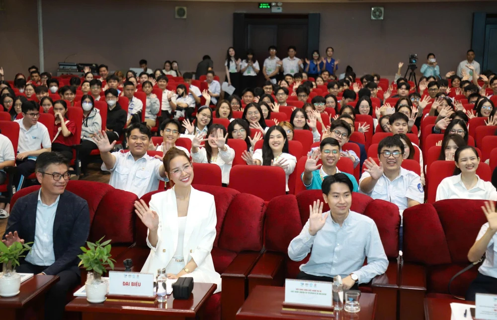 sinh viên quốc tế 1.jpg