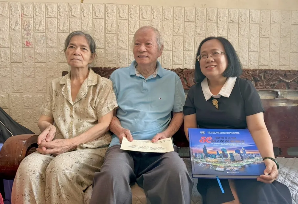 văn nghệ sĩ (1).jpg