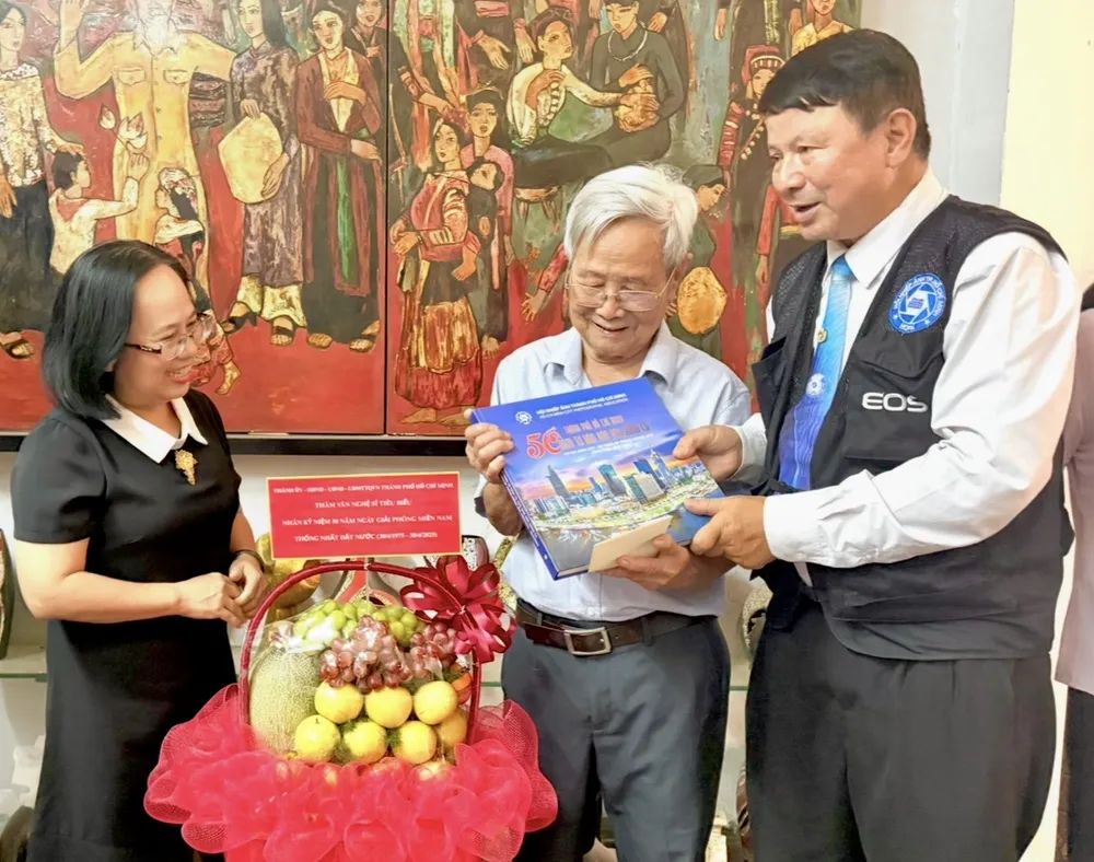 văn nghệ sĩ (10).jpg