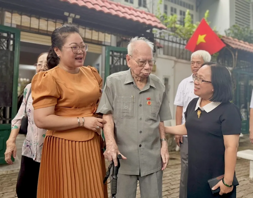 văn nghệ sĩ (4).jpg