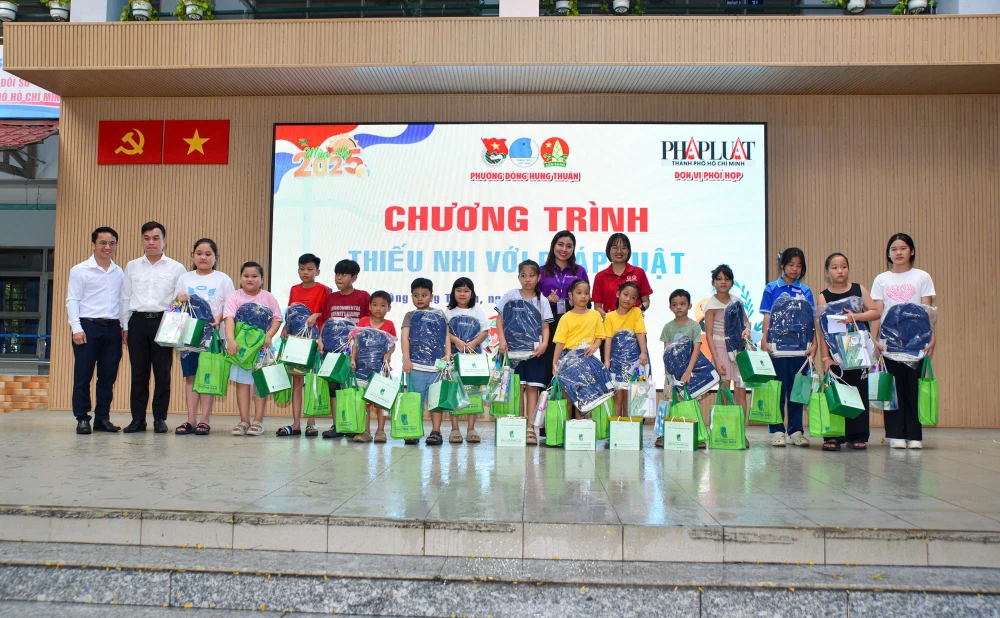 Thiếu nhi với pháp luật (4).jpg