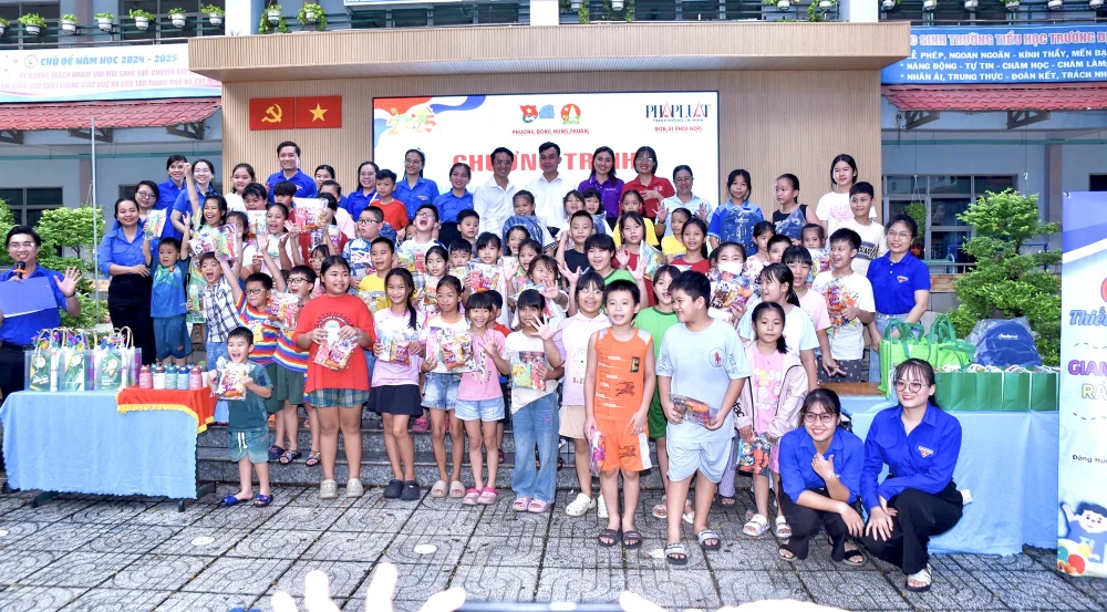 Thiếu nhi với pháp luật (5).jpg