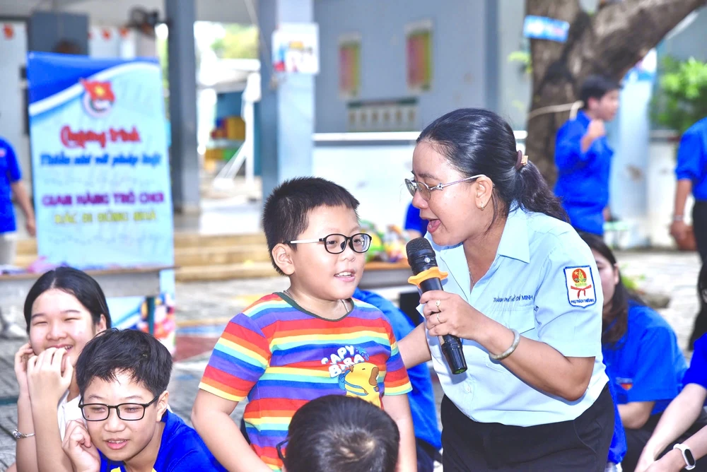 Thiếu nhi với pháp luật (8).jpg