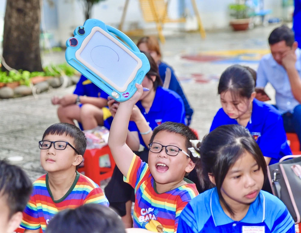 Thiếu nhi với pháp luật (9).jpg