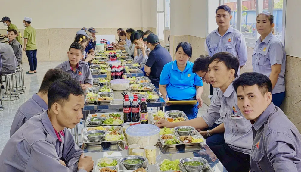 Bữa cơm Công đoàn (1).jpg