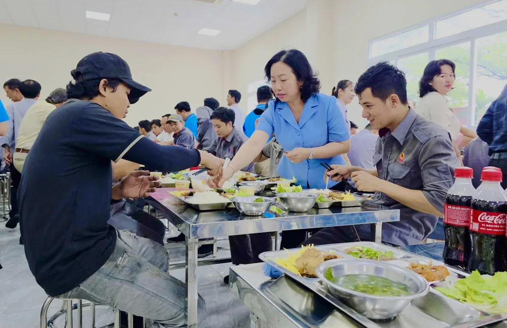 Bữa cơm Công đoàn (2).jpg