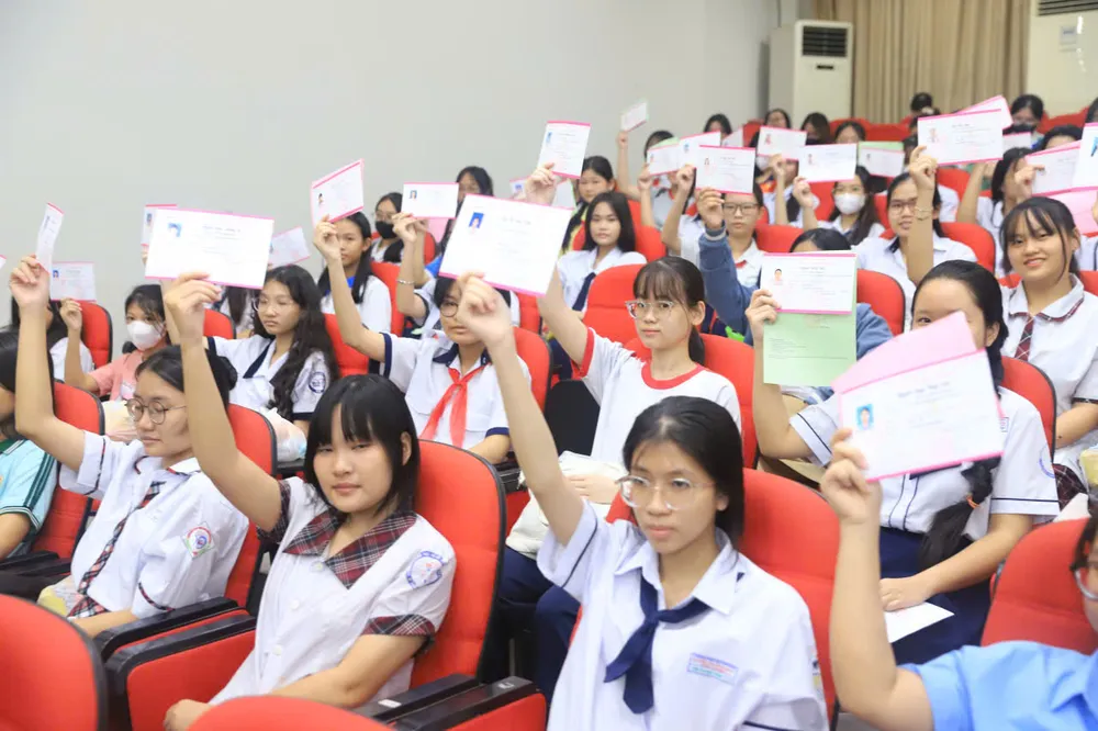 Nữ sinh hiếu học vượt khó (5).jpg