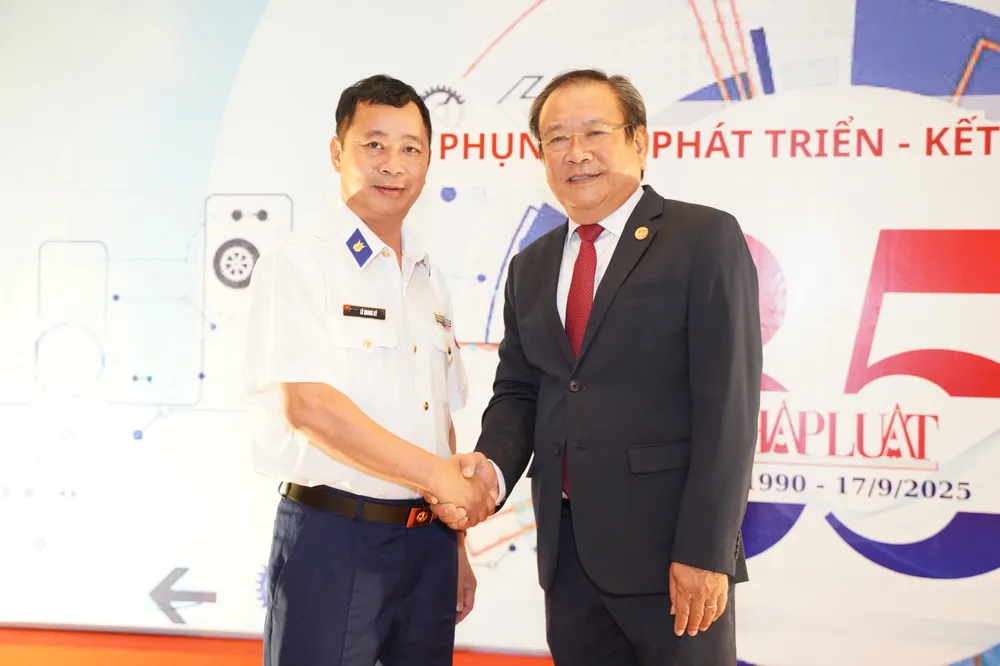 Pháp Luật TP.HCM.jpg