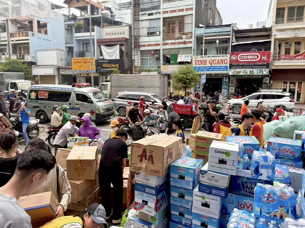 bà con vùng bão (14).jpg