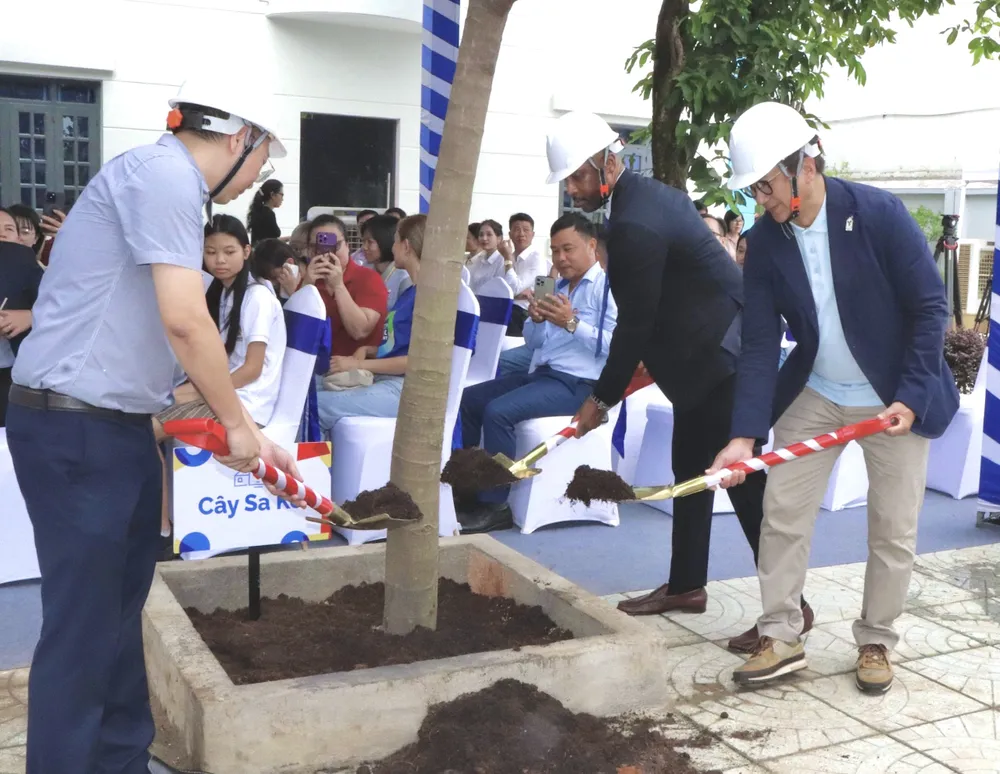 gia đình bệnh nhi.jpg