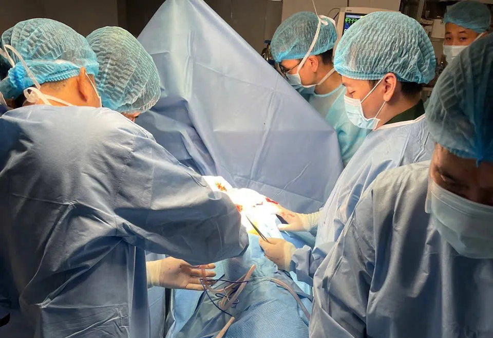 Cấp cứu mở ngực (3).jpg