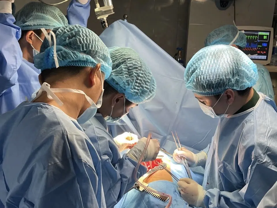 Cấp cứu mở ngực (4).jpg