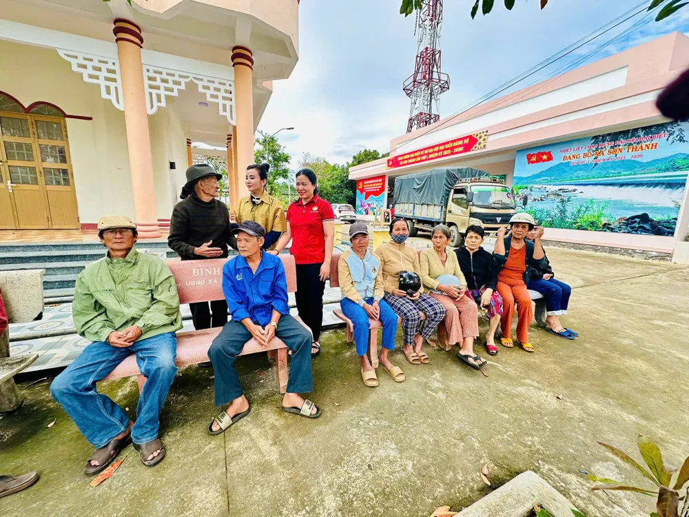 đồng bào Miền Trung (2).jpg