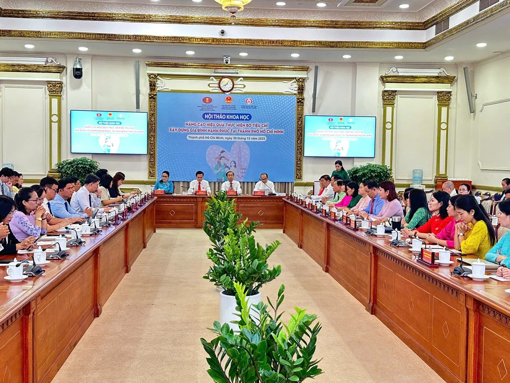 gia đình hạnh phúc (1).jpg