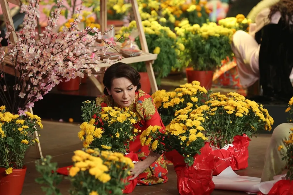 Dàn nghệ sĩ diện áo dài đón Tết cùng 'Ký ức vui vẻ' ảnh 3