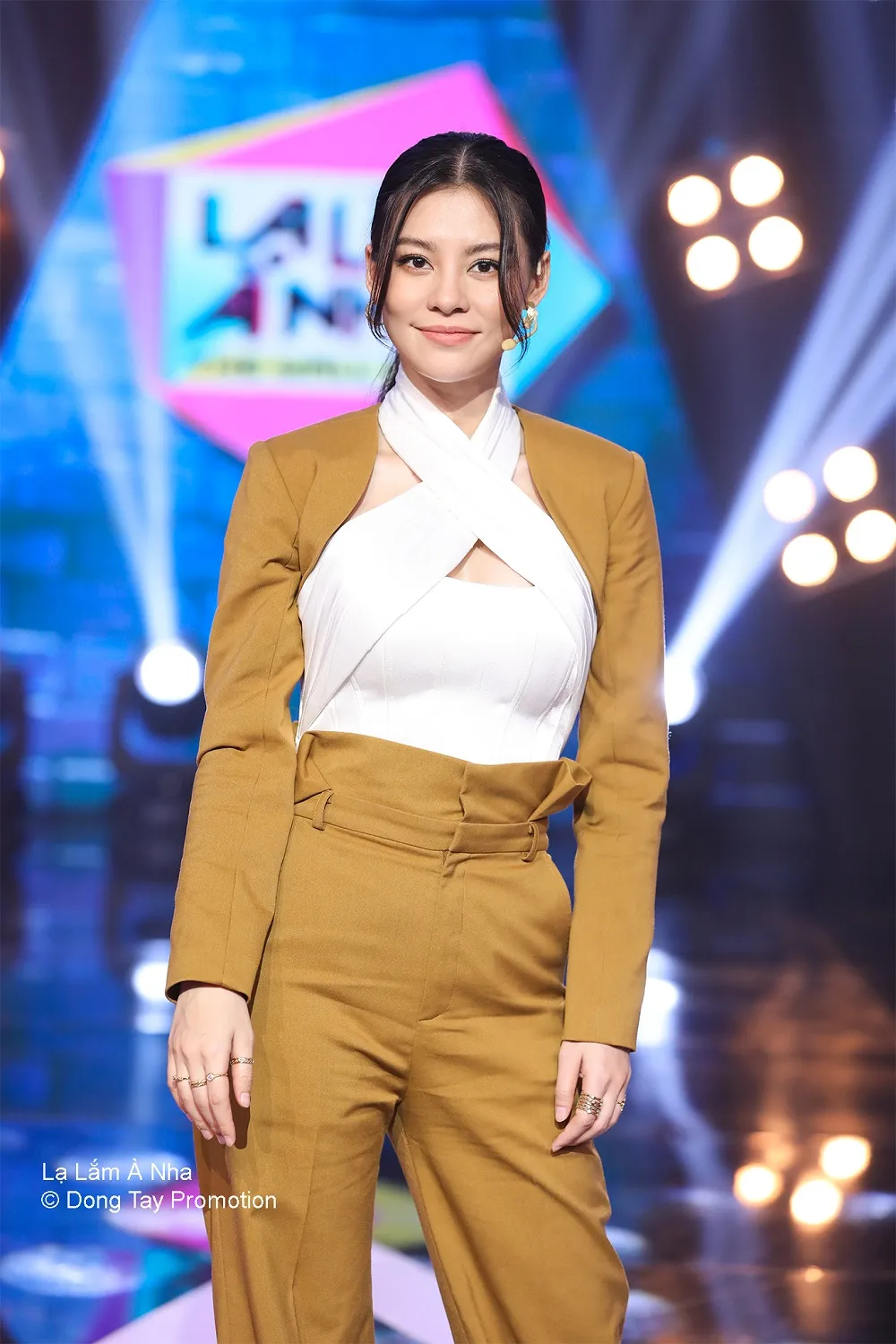 Bùi Lan Hương hát như nuốt đĩa tại 'Lạ lắm à nha' ảnh 2