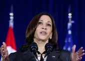 Ảnh: Phó Tổng thống Mỹ Kamala Harris thăm căn cứ hải quân Changi, Singapore ảnh 4 Bà Harris: Mỹ sẽ đầu tư cho 'quan hệ đối tác quan trọng' với Singapore, Việt Nam