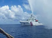 VIDEO: Hải quân TQ cảnh báo máy bay chở nghị sĩ Philippines đến đảo Thị Tứ ảnh 1 Đức, Pháp, Canada lên tiếng vụ tàu TQ phun nước tàu Philippines ở bãi Cỏ Mây